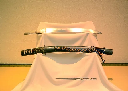 東備岡山住 青江氏春　脇指